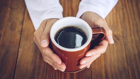 Qué alimentos evitar con el café: la advertencia de una nutricionista
