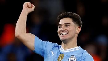 Autoregalo de cumpleaños: Julián Álvarez convirtió un doblete en la victoria del City
