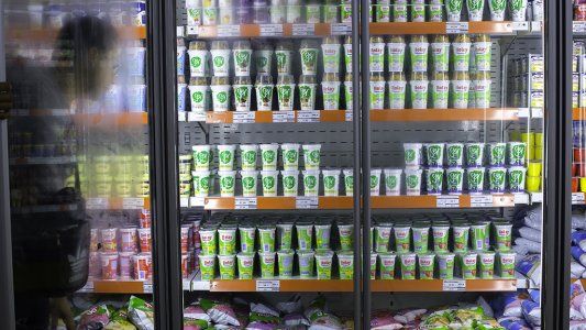 El Gobierno busca contener el precio de los lácteos con una compensación a los comercios