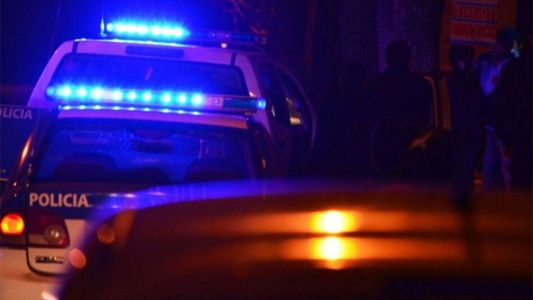 Un hombre quedó detenido después de herir a su pareja y enfrentarse con la Policía