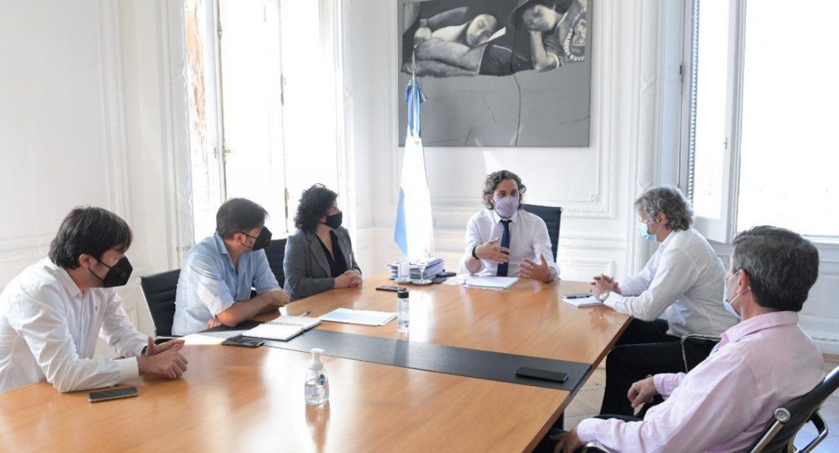 Santiago Cafiero junto a los representantes de Ciudad y Provincia.