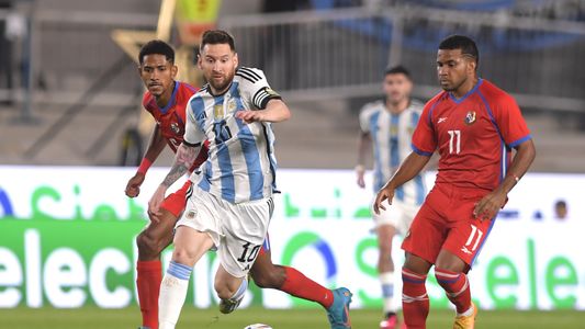 El debut de las tres estrellas: con goles de Almada y Messi, la Selección Argentina venció 2-0 a Panamá