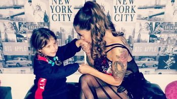 Valeria Aquino se refugia en el trabajo: volvió a desfilar para una marca de ropa