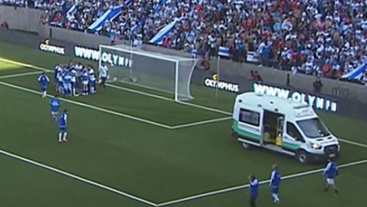 Preocupación: un arquero sufrió un infarto en un partido y tuvieron que reanimarlo