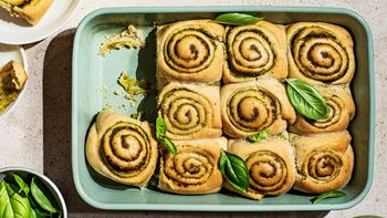 Rolls de pesto caseros: una receta simple que conquista por su practicidad y sabor
