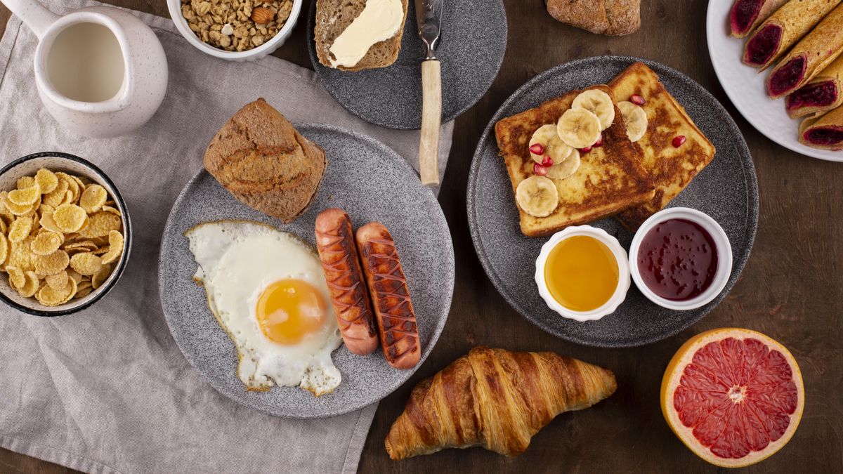 El mejor horario para desayunar según la IA. Foto: Freepik.