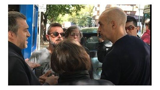 Taxistas le reclamaron a Rodríguez Larreta por UBER en la puerta de Radio La Red