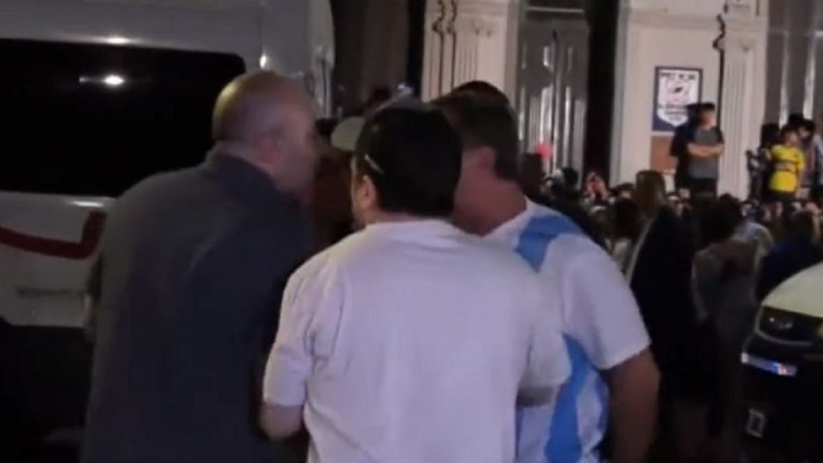 La pelea entre Ramiro Marra y dirigentes de LLA tras el cierre de campaña de Javier Milei. (Foto: captura de video)