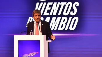 Caputo respondió a las críticas de la UIA: Me toca defender los intereses de los argentinos, no de determinados empresarios