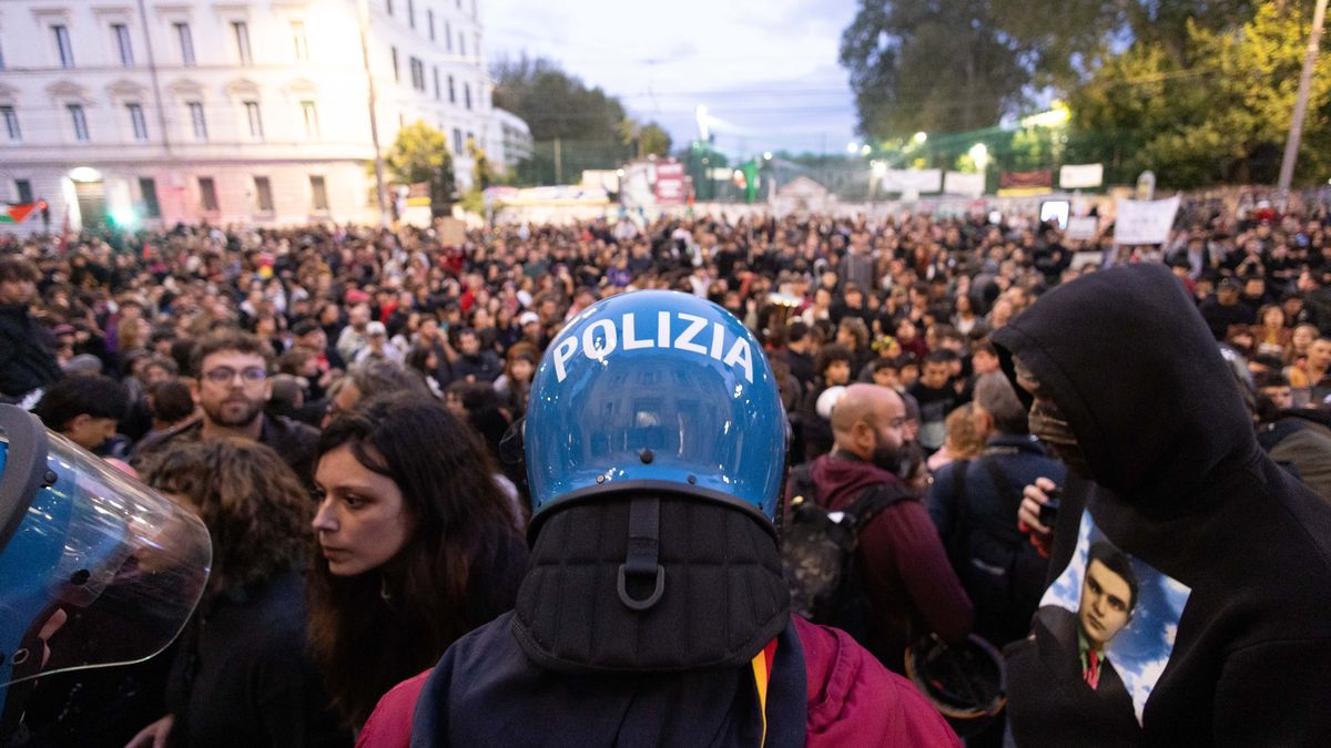 Masivas protestas en Italia terminaron con enfrentamientos y represión policial. (Foto: Reuters)