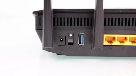 Quien tiene libre un puerto USB en el router del internet tiene un tesoro: el real motivo