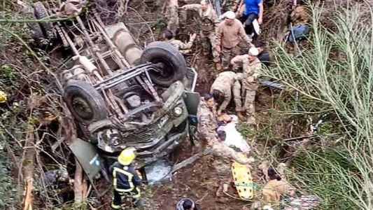 Desbarrancó un camión del Ejército: la principal hipótesis del accidente que dejó 4 soldados muertos