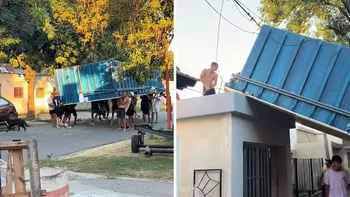 La grúa le falló y sus amigos pasaron la pileta por el techo: el video que se volvió viral