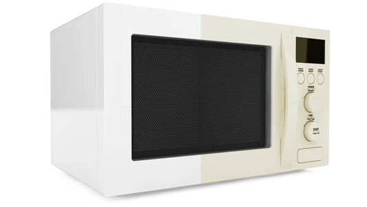 Mostró el truco definitivo para blanquear los plásticos amarillentos y se volvió viral