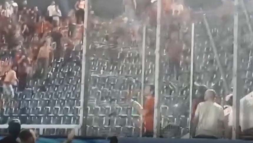 Batalla campal entre hinchas de San Lorenzo y Cerro Porteño en el Estadio La Nueva Olla