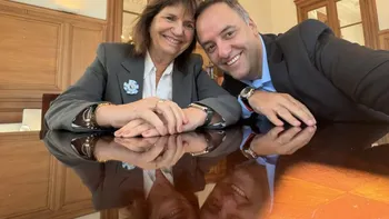Manuel Adorni y Patricia Bullrich se reunieron en el despacho del jefe de Gabinete, en Casa Rosada. Foto: Adorni en X.