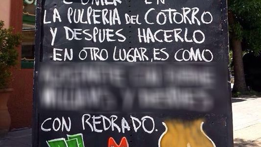 El gracioso cartel sobre Granata y Redrado en una pulpería