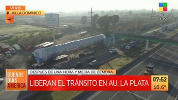 autopista buenos aires la plata: tras varias horas, destrabaron un camion y se libera de a poco el transito