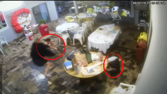 Video: un seguidor de Jair Bolsonaro asesinó a un seguidor de Lula durante su cumpleaños