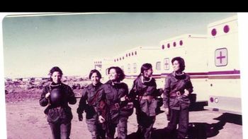 A 40 años de Malvinas: Alicia Reynoso y Stella Morales estuvieron entre las 14 enfermeras, con grado militar, que socorrieron a los soldados argentinos (Foto: Gentileza Alicia Reynoso). 