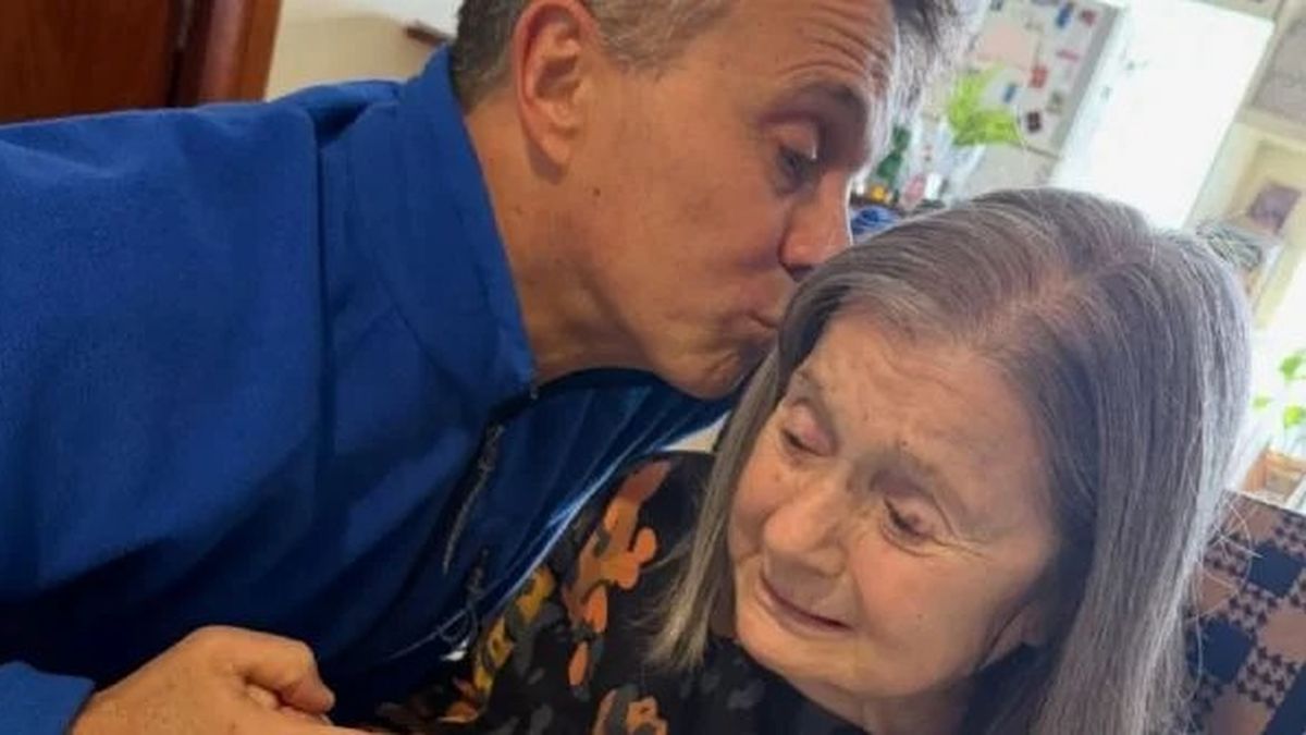 photoSergio Lapegüe celebró el cumpleaños de su mamá Elba tras el violento robo en su casa