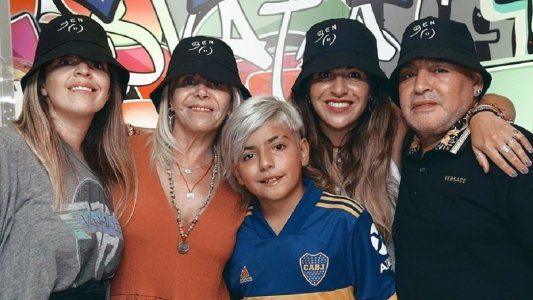 El mensaje de corazón de Gianinna Maradona a Claudia y Diego: Los amo, ayer hoy y siempre