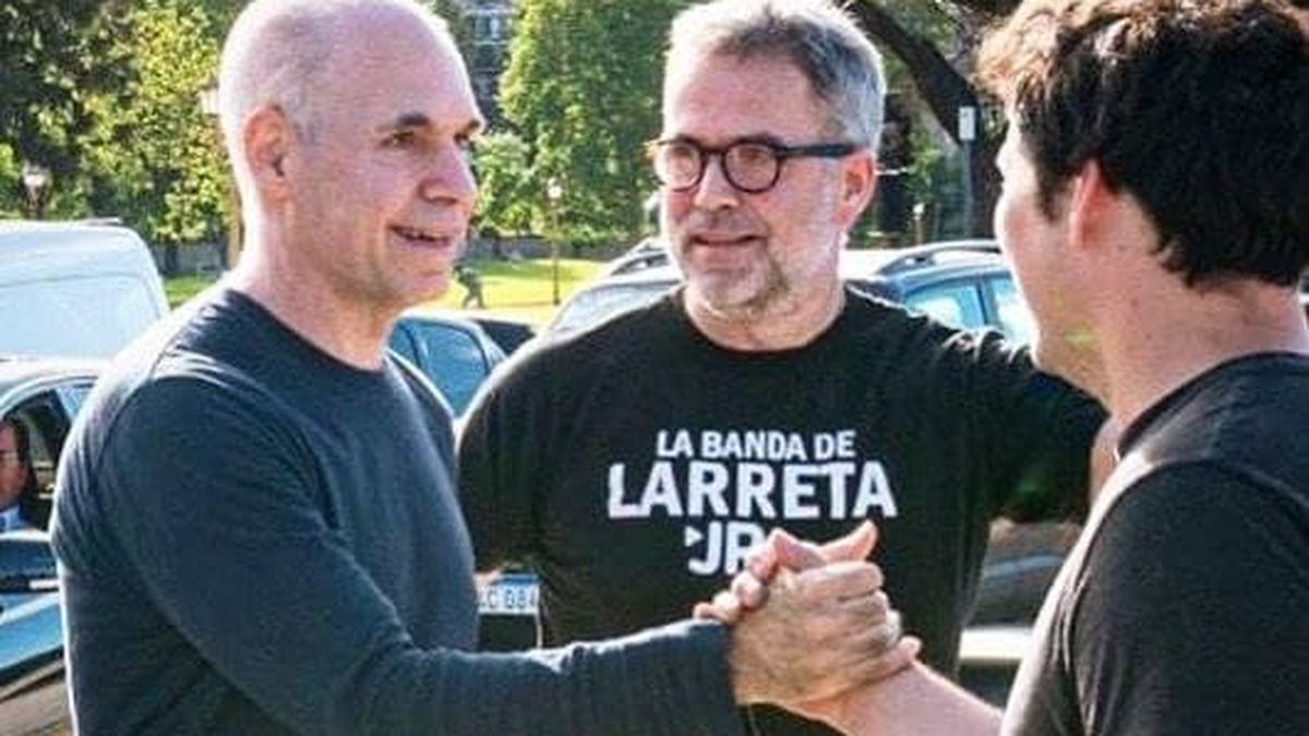 Rodríguez Larreta junto a su hermano Augusto en una de las recorridas de la campaña de 2019.