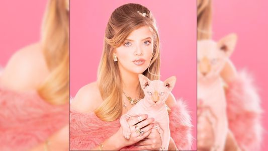 Fotos exclusivas: ¡Sol Cartes en una producción a lo Paris Hilton!