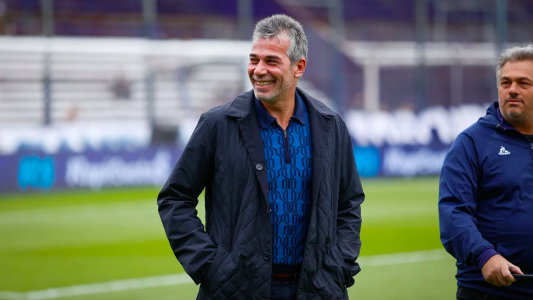 Pellegrino fue reelecto como presidente de Gimnasia La Plata y Maradona confirmó que seguirá como técnico