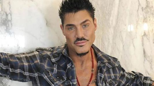 La descuidada tumba de Ricardo Fort, en medio de las negociaciones por su serie