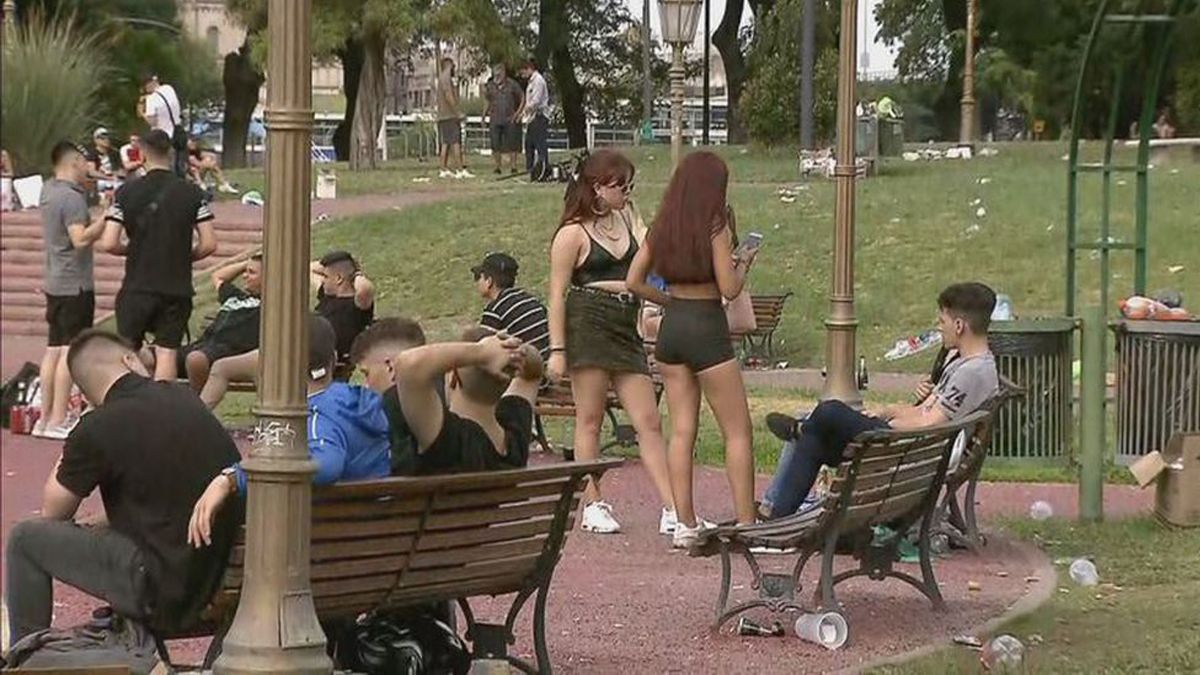 Aumento de contagios: con una singular campaña, el Gobierno focaliza en los jóvenes