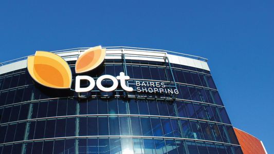 Cayó del segundo piso del shopping DOT y murió: qué mostraron las cámaras de seguridad