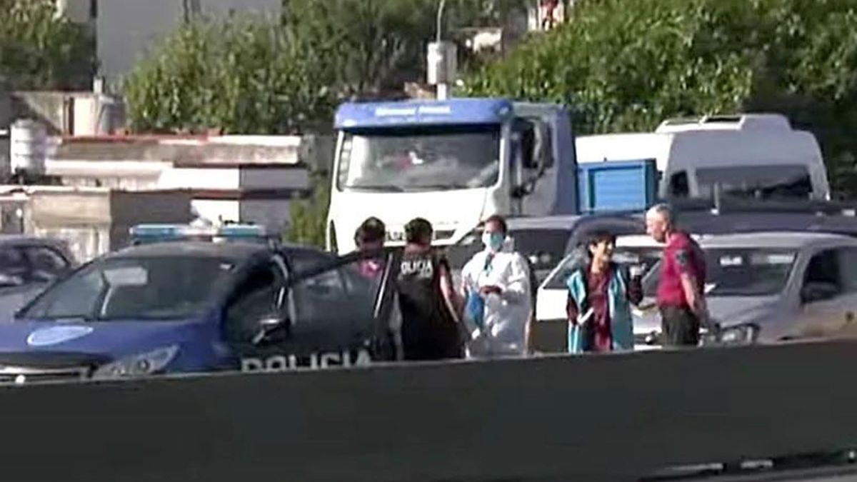 El accidente se produjo sobre el carril del Metrobús (Foto: captura de video).