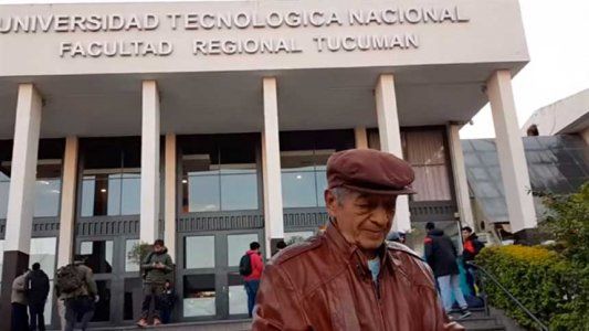Lo secuestraron en la dictadura, dejó los estudios, quiso volver y, con 78 años, Popi se recibió de ingeniero