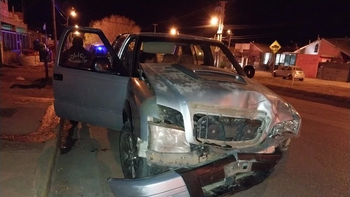 Jóvenes alcoholizados chocaron sus camionetas en una esquina de Comodoro