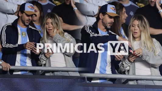 Las fotos de Wanda Nara alentando a la Selección Argentina con una sorpresiva compañía