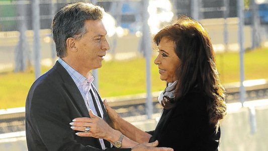 Cristina Kirchner y un nuevo tuit por la causa vialidad: ¿A que no sabés a quién le hizo el gol Macri?