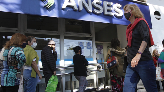 Jubilaciones, pensiones, AUH y otros programas ANSES: quiénes cobran el 13 de mayo