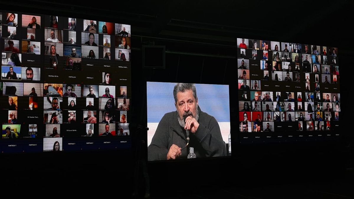 Congreso PJ porteño. Lo presiden Víctor Santa María.