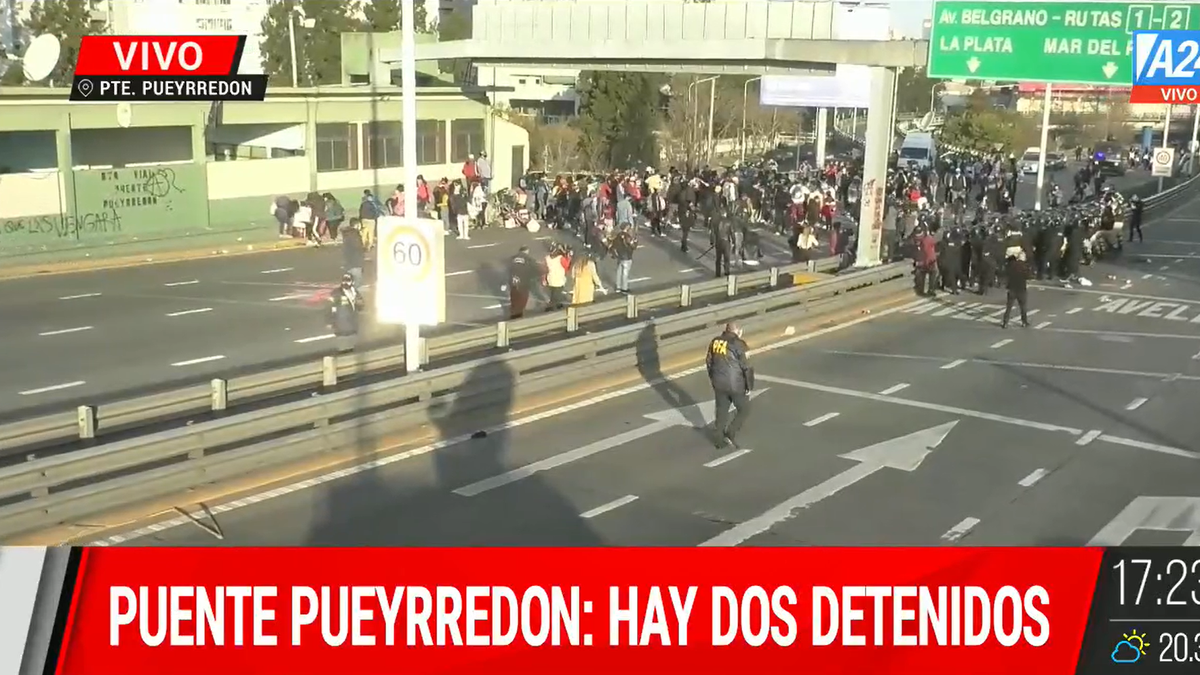 El corte provoca un caos de tránsito en la zona cercana al Puente Pueyrredón.