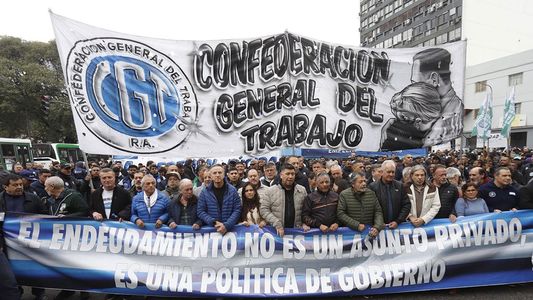 La CGT marchó contra el Gobierno y reclamó por la situación de la industria