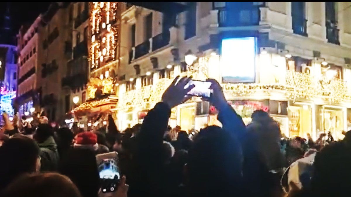 miles de argentinos coparon el centro de Madrid para celebrar el tricampeonato mundial (Foto: Twitter cuenta de Guillermo Bazzola)