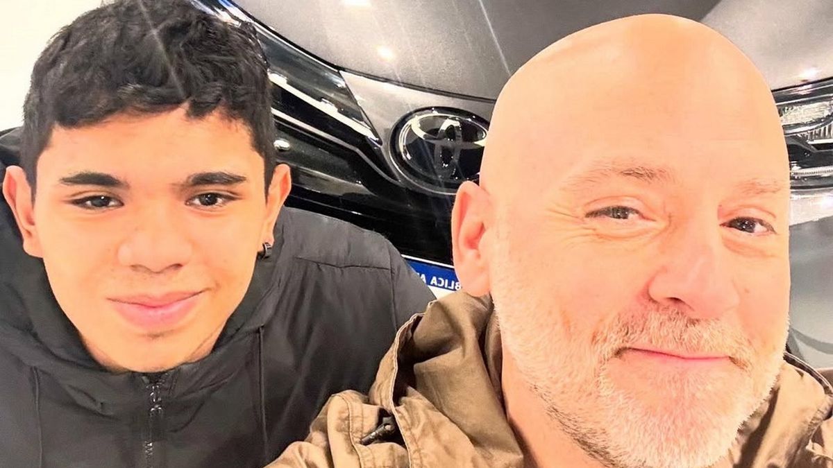 El hijo de José María Muscari debutó como modelo y la emoción del director fue total: el video