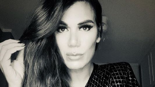 El recuerdo de Flor de la V sobre su casamiento: Una travestí de zona sur se puso un hermoso vestido blanco