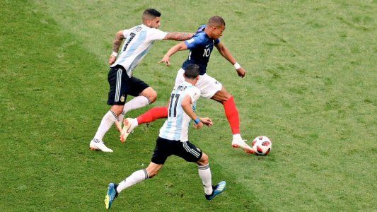 La Argentina chocó con la realidad: perdió 4 a 3 con Francia y quedó eliminada de la Copa del Mundo