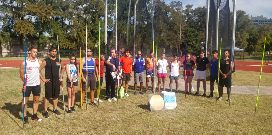 En un emotivo acto, la Federación Atlética Metropolitana homenajeó a Braian Toledo en el CeNARD