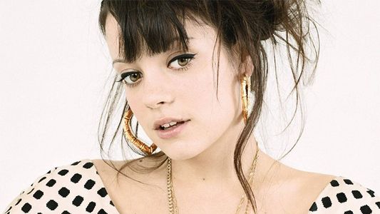 Lily Allen vuelve con disco donde critica a las figuras del pop