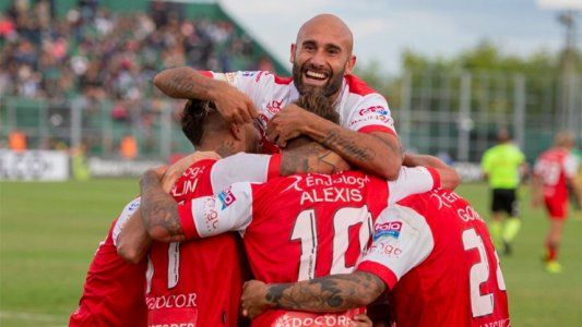 Argentinos le ganó 3-2 a San Martín de San Juan, se salvó del descenso y complicó más a su rival