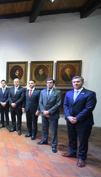 Santilli avanza en la negociación con los gobernadores: asistencia financiera a cambio de apoyo en el Congreso