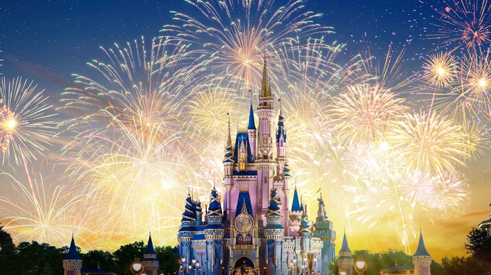 No la dejaron entrar a Disney porque llevaba puesto un top llamativo